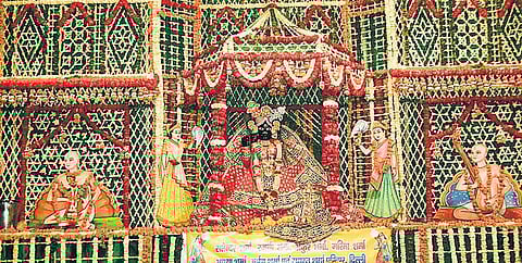 ஆன்மிக சுற்றுலா: ராதே கிருஷ்ணகி ஜெய் - பாங்கே பீஹாரிஜி ஆலயம்