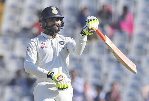 ஜடேஜா, ஜெயந்த் யாதவ் அபாரம்; அஸ்வின் 3 விக்.: தோல்வியைத் தவிர்க்க இங்கிலாந்து போராட்டம்