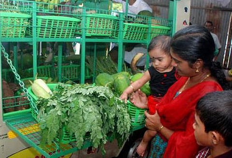 சில்லறை தட்டுப்பாட்டால் காய்கறி வாங்க ஆளில்லை﻿: சிறு வியாபாரிகள் கடும் பாதிப்பு