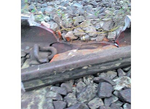 சேத்துப்பட்டு அருகே தண்டவாள விரிசல்: புறநகர் மின்சார ரயில் சேவை பாதிப்பு﻿