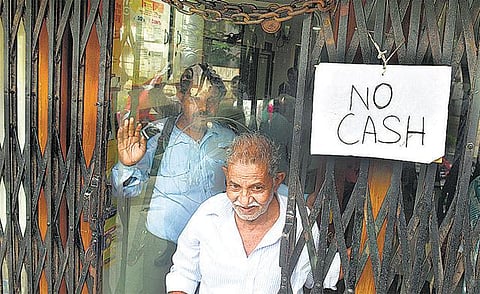 தனியார் நிறுவன ஊழியர்களுக்கு சம்பள நிலைமையை சமாளிக்க வங்கிகள் தீவிரம்﻿