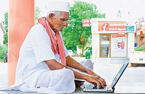 பண பரிமாற்றம் இல்லை, கவலையும் இல்லை: வழிகாட்டுகிறது குஜராத் கிராமம்﻿