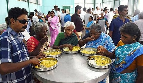 சென்னை பரிதவித்த நாளில் அன்னமிட்ட அம்மா உணவகங்கள்