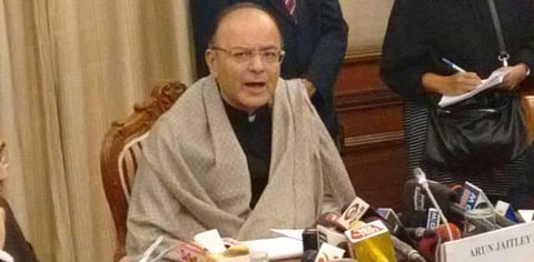 மின்னணு பரிவர்த்தனையில் பெட்ரோல், டீசல் நிரப்பினால் 0.75% தள்ளுபடி: அருண் ஜேட்லி அறிவிப்பு