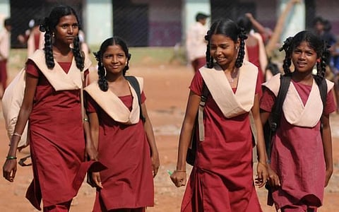 வார்தா புயல் பாதிப்பு:  சென்னை, காஞ்சி, திருவள்ளூர் மாவட்டப்  பள்ளி, கல்லூரிகளுக்கு புதன்கிழமை விடுமுறை