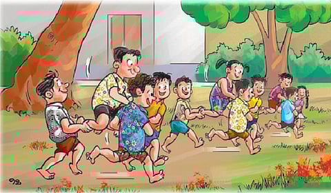 தினுசு தினுசா விளையாட்டு: தோளைப் பிடி, காலைப் பிடி﻿