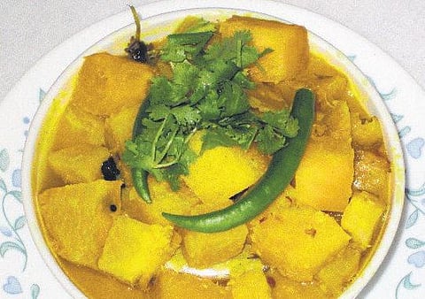 விதவிதமா தொடுகறி: வாழைக்காய் மசாலா பொடி தூவல்