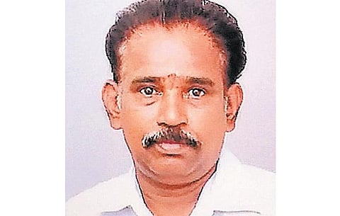 சேமிப்புத் தொகையை கடன் கணக்குக்கு மாற்றிவிட்டு வங்கியில் பணம் தர மறுத்ததால் மாரடைப்பால் டெய்லர் உயிரிழப்பு: கூத்தாநல்லூர் அருகே பரிதாபம்