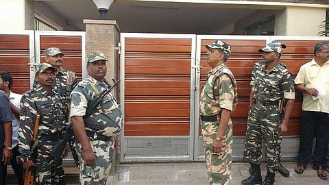 வருமான வரித்துறை சோதனைக்கு மத்திய போலீஸ் பாதுகாப்பு﻿: தமிழக போலீஸாரிடம் அனுமதி பெறவில்லை﻿