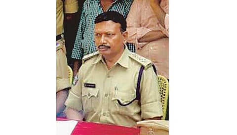 செம்மர கடத்தல் கும்பலுடன் தொடர்பு﻿: டிஎஸ்பி உட்பட 3 போலீஸார் பணியிடை நீக்கம்﻿