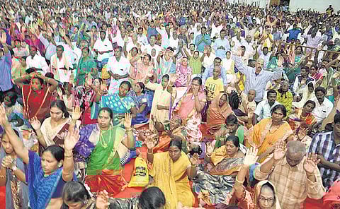 வேளாங்கண்ணியில் புத்தாண்டு சிறப்பு வழிபாடு: பல்லாயிரக்கணக்கானோர் பங்கேற்பு