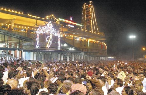 திருவள்ளூர், காஞ்சி மாவட்டங்களில் புத்தாண்டு சிறப்பு வழிபாடு: வழிபாட்டு தலங்களில் குவிந்த மக்கள்﻿