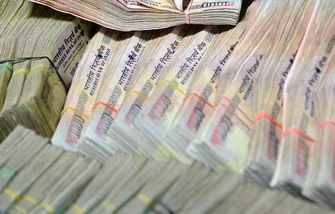 வங்கிக் கணக்கில் திடீர் வரவு ரூ.100 கோடி: உ.பி. எம்எல்ஏ மெய்காப்பாளர் அதிர்ச்சி