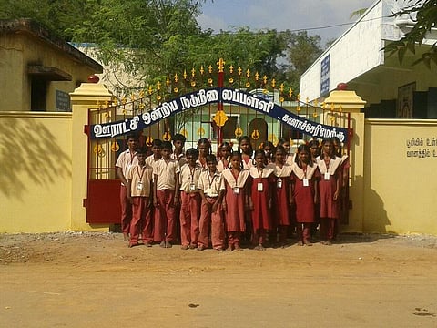 அன்பாசிரியர் தொடர் எதிரொலி: அரசுப் பள்ளியில் சுற்றுச்சுவர் அமைக்க ரூ. 2.65 லட்சம் அளித்த  தி இந்து வாசகர்கள்!