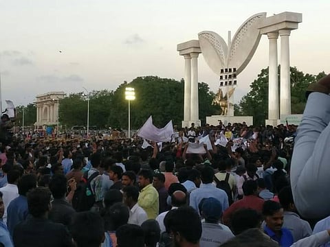 ஜல்லிக்கட்டு நடத்தும் வரை போராட்டம் தொடரும்: இளைஞர்கள் முடிவு