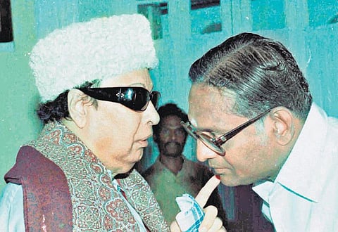 சினிமா எடுத்துப் பார் 92: எம்.ஜி.ஆர் பெயரை பயன்படுத்தி ஓட்டு கேட்பவர்கள்!