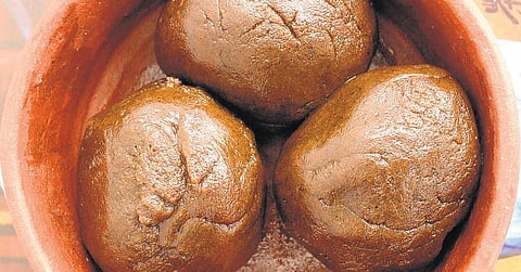 அசரவைக்கும் நெல்லை சமையல்: உளுந்தங்களி