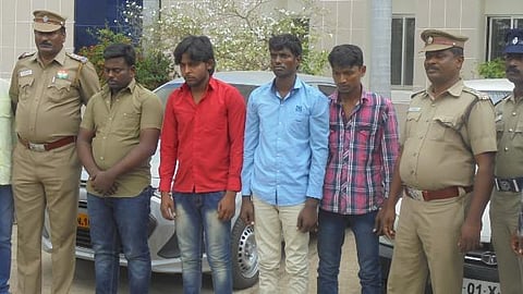 இரு வேறு கொலை வழக்குகளில் துணை நடிகர் உட்பட 4 பேர் கைது; 2 கார்கள் பறிமுதல்