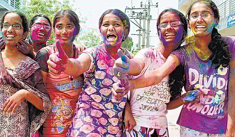 பதினாறு வயதினிலே!﻿