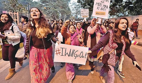 களத்தில் பெண்கள்: ஓங்கி ஒலித்த போராட்டக் குரல்கள்!