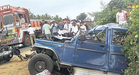 மைசூருவில் மரித்து போனதா மனிதாபிமானம்...?﻿ - விபத்தில் சிக்கியவர்களை காப்பாற்றாமல் போட்டோ எடுத்ததால் 2 போலீஸார் மரணம்﻿