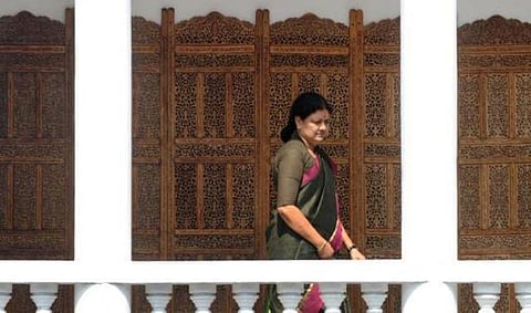 அந்நிய செலாவணி மோசடி வழக்கில் இருந்து விடுவிக்க கோரிய சசிகலா மனு தள்ளுபடி﻿: வழக்கை எதிர்கொள்ள உயர் நீதிமன்றம் உத்தரவு﻿