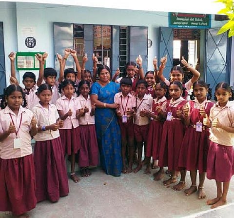 அன்பாசிரியர் 32: கண்மணி- தனியார் பள்ளிகளுக்கு சவால்விடும் உள்கட்டமைப்பை உருவாக்கியவர்!