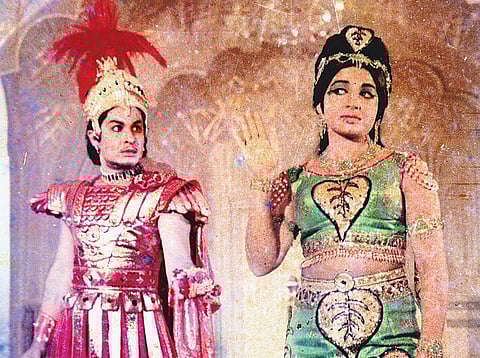 என்னருமை தோழி...!- 24: எனக்கும் அரசியல் தெரியும்!