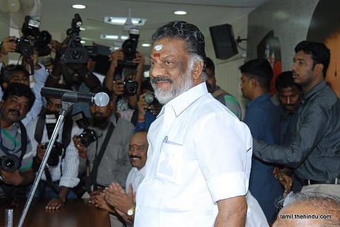 ஓ.பன்னீர்செல்வம் ராஜினாமா ஏற்பு: ஆளுநர் வித்யாசாகர் ராவ் அறிவிப்பு