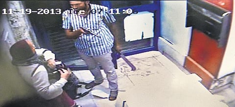 பெங்களூரு ஏடிஎம்மில் பெண்ணை தாக்கி கொள்ளையடித்த சம்பவம் 3 ஆண்டுக்குப் பிறகு ஆந்திராவில் குற்றவாளி கைது