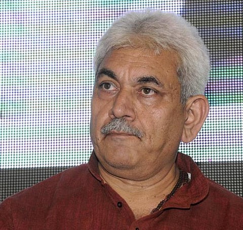 ரொக்கமில்லா பரிவர்த்தனையை வலுப்படுத்த﻿ 2.5 லட்சம் கிராம பஞ்சாயத்துகளுக்கும் 2018-க்குள் இணையதள சேவை﻿ : மக்களவையில் அமைச்சர் தகவல்﻿