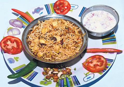 தேர்வு நேர சத்துணவு: பனீர் பச்சைப் பயறு சாதம்