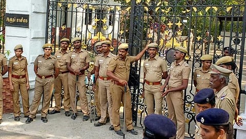 தமிழக ஆளுநருடன் டிஜிபி, காவல் ஆணையர்கள் சந்திப்பின் பின்னணி தகவல்கள்