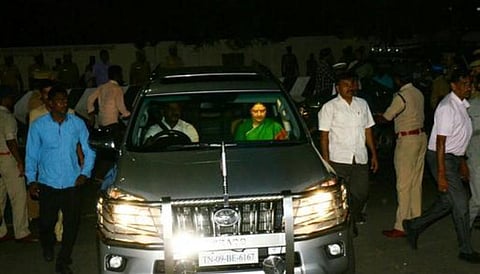 சோதனைகள் எங்களுக்குப் புதிதல்ல; மீண்டு வெற்றி பெறுவோம்: சசிகலா பேட்டி