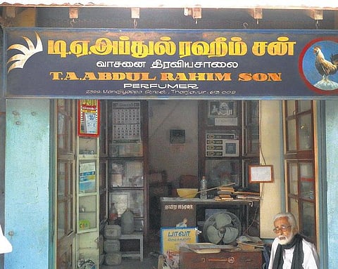 காலத்தின் வாசனை: ஜவ்வாதுப் பூனையும் ரஹீம்பாய் அத்தர் கடையும்!