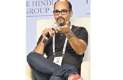 இவரைத் தெரியுமா?-  சமீர் நிகாம்﻿