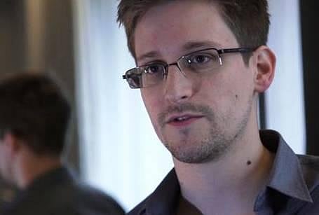 ஸ்னோடென்னை அமெரிக்காவுக்கு திருப்பி அனுப்ப ரஷ்யா திட்டம்﻿