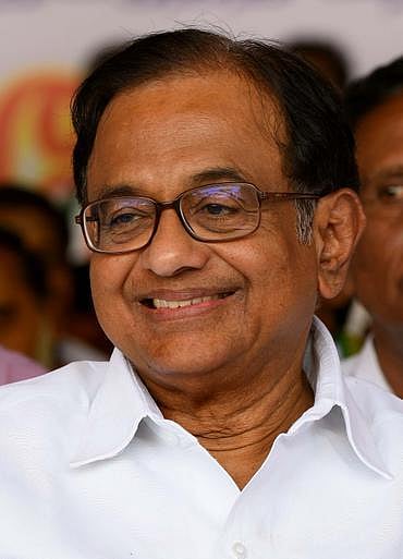 தமிழக அரசியல் குழப்பத்துக்கு தீர்வு காண உ.பி. முன்மாதிரியை ஆளுநர் பின்பற்றலாம்: ப.சிதம்பரம்