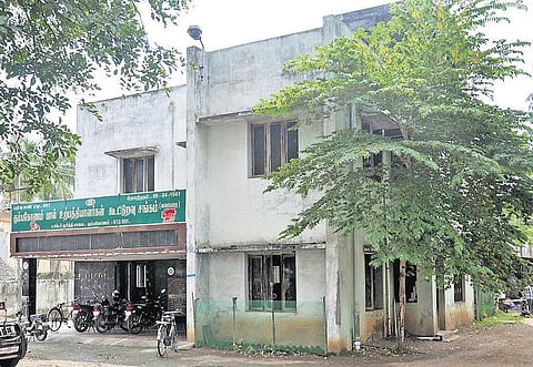 பால் கொள்முதல் செய்ய தயக்கம் காட்டுவதேன்? - தரம் குறைந்ததால் கும்பகோணம் பால் கூட்டுறவு சங்கத்துக்கு ஆதரவு குறைந்தது﻿