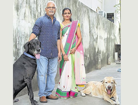 என் குடும்பம்: சாருவின் உலகம்