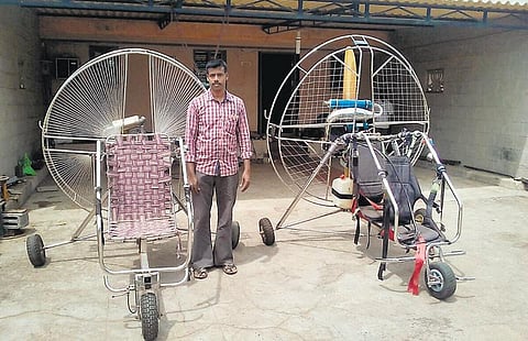 பாராகிளைடரை உருவாக்கி கிராம இளைஞர் சாதனை﻿: கடும் முயற்சிக்கு பின் நிறைவேறிய பறக்கும் கனவு