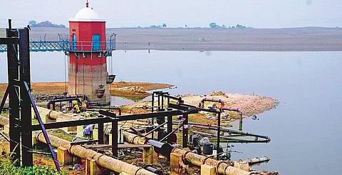 கடும் தண்ணீர் பஞ்சத்தை எதிர்நோக்கும் சென்னை﻿: இன்னும் 3 மாதங்கள் சமாளிக்கலாம் என அதிகாரிகள் தகவல்﻿