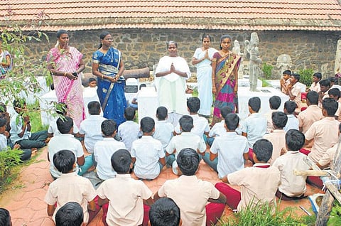 வானவில் பெண்கள்: பழம் பெருமை பேசும் காப்பாட்சியர்