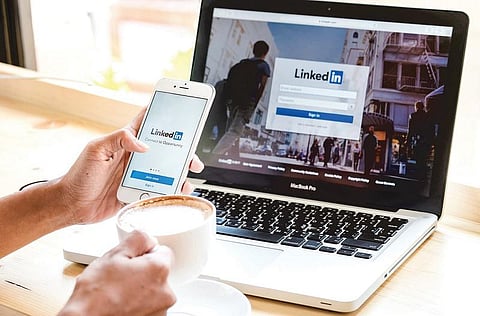 வீட்டிலிருந்தே சம்பாதிக்கலாம்: வேலை வாய்ப்புக்கான சமூக வலைதளம்