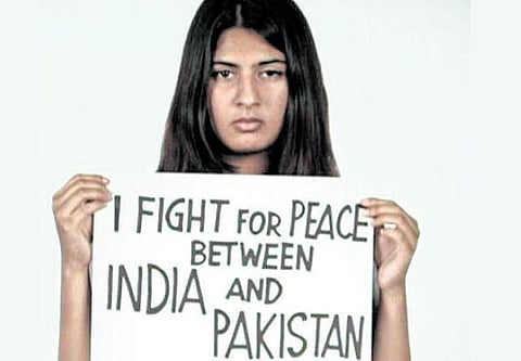 மாணவிக்கு பாலியல் மிரட்டல்: டெல்லி போலீஸார் வழக்குப் பதிவு﻿