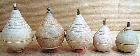 காரணம் ஆயிரம்: சுற்றும் பம்பரத்தின் ரகசியம்﻿