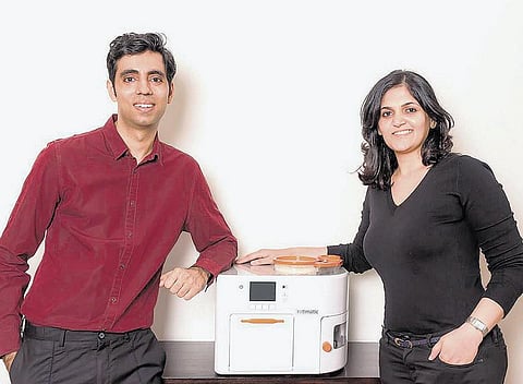 ரொட்டி சுடும் ரோபோ﻿