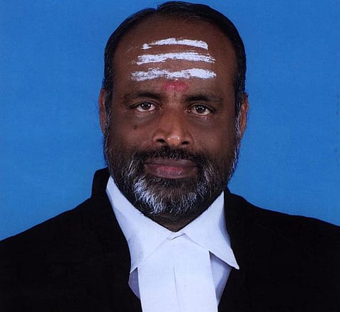 அதிமுக உட்கட்சி விவகாரத்தில் தலையிட நீதிமன்றம், தேர்தல் ஆணையத்துக்கு எந்த அதிகாரமும் இல்லை: நவநீதகிருஷ்ணன் எம்.பி. கருத்து