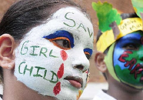 மகாராஷ்டிராவில் கருச்சிதைவு செய்யப்பட்டு சாக்கடையில் வீசப்பட்ட 19 பெண் சிசுக்கள் கண்டுபிடிப்பு