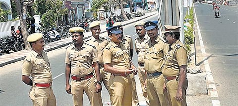 பெசன்ட் நகர் கடற்கரையில் இளைஞர்கள் அரசுக்கு எதிராக கையெழுத்து இயக்கம்